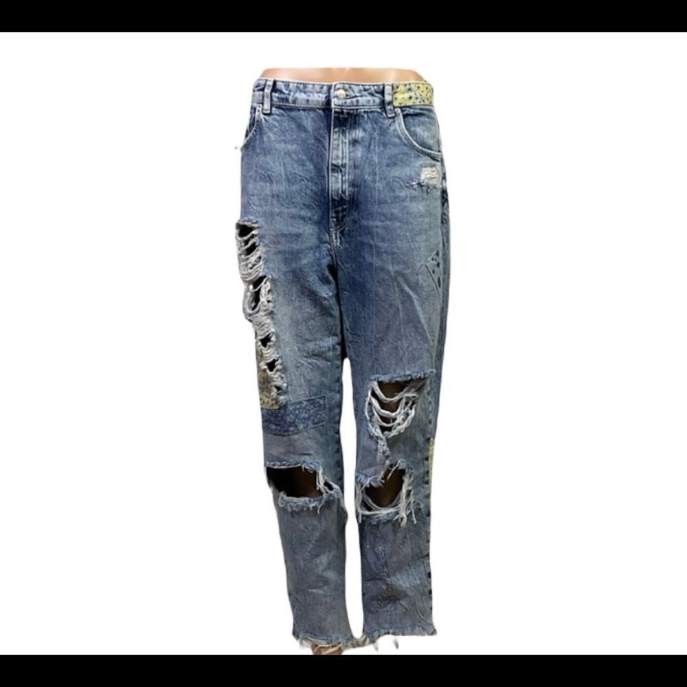 Bershka Light Wash Blue Patches High Rise Denim Distressed Straight Jean 10